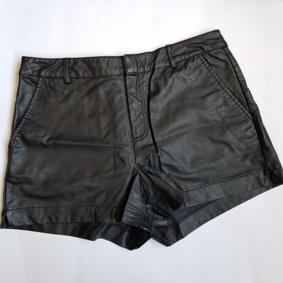 🌵3/$10 Forever 21 Faux Leather Shorts
